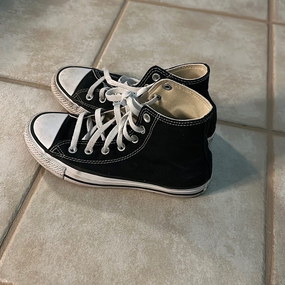 Converse hi tops black good condition size 7 women’s